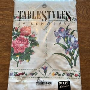 Tablestyles by Sunweave Floral English Garden Tablecloth 60x84 Rectangle Vintage